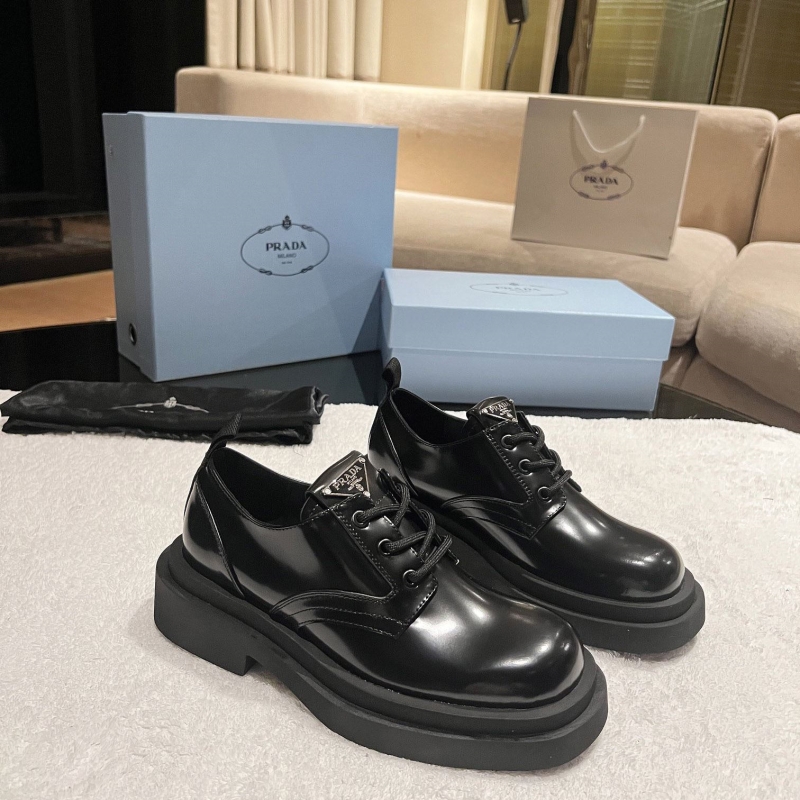 Pra*a leather shoes
